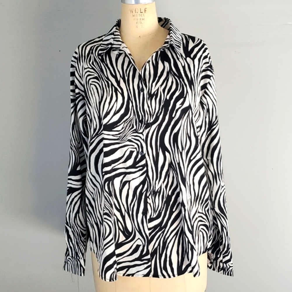 Q2 Zebra print blouse NWT